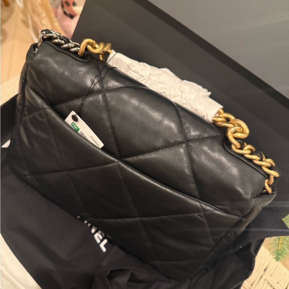 Chanel 19 black new in box and dust bag - Picture 12 of 13